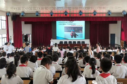  建水县人民医院联合建水第一小学开展世界爱眼日健康宣讲活动