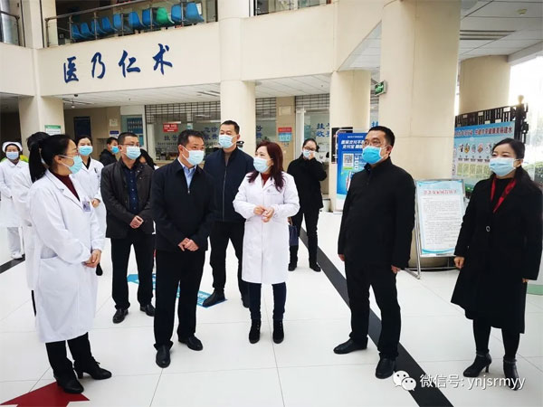 浓浓关怀暖人心！县委、县政府新春慰问团到建水县人民医院慰问一线医务人员