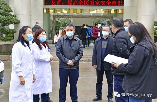 县委书记周永瑜到建水县人民医院对爱国卫生“七个专项行动”进行专题调研