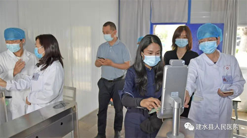  建水县人民政府副县长王心弦到建水县人民医院专题调研疫情防控工作