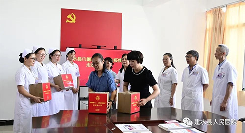  巾帼暖人心·聚力疫情防控——建水县妇联到建水县人民医院开展走访慰问