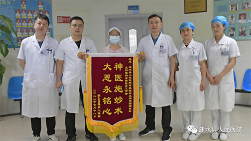  一面锦旗 十分感谢——建水县人民医院耳鼻咽喉科获患者赠锦旗致谢