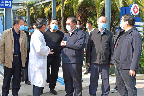  省人大常委会调研组到建水县人民医院开展实地调研