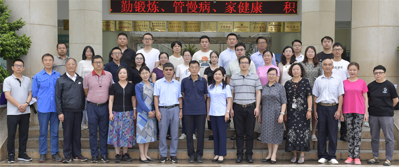  让百姓不出远门 ，看好病！——云南省肿瘤医院老教授协会专家团队及李高峰教授肺癌MDT团队专家到建水县人民医院开展义诊活动