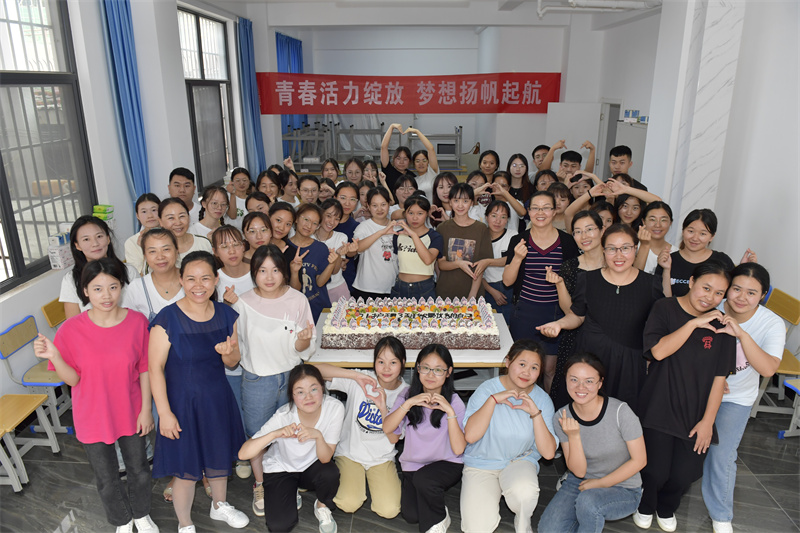  青春活力绽放，梦想扬帆起航—建水县人民医院开展医教协同班师生团建活动
