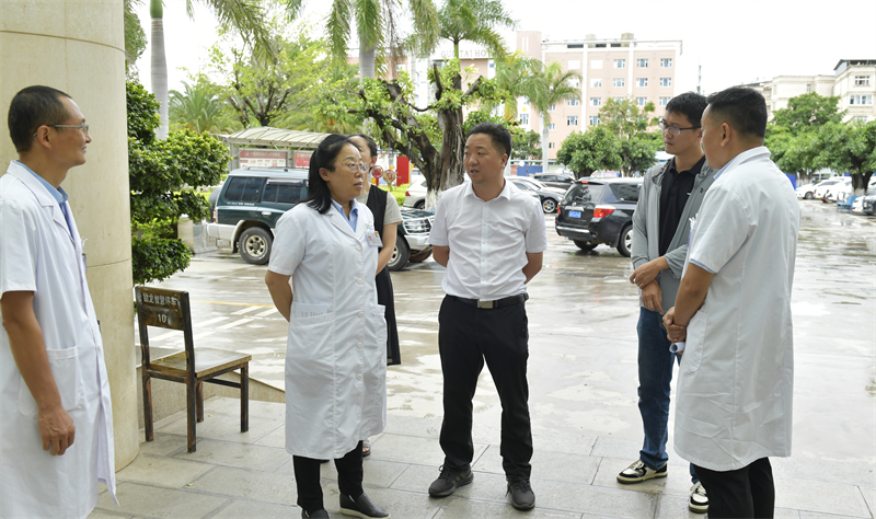  州卫生健康委副主任丁恒到建水县人民医院调研卫生健康工作
