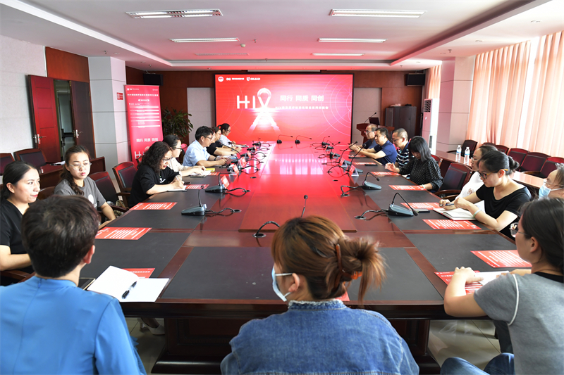  HIV精准医疗标准化项目标准化门诊建设启动会在建水县人民医院召开