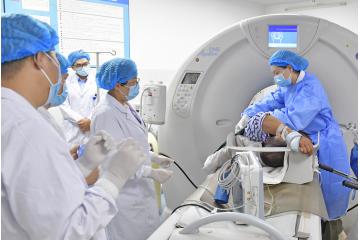  针尖释能 精准消结——建水县人民医院成功开展CT引导下经皮肺穿刺肺部恶性肿瘤射频消融治疗术