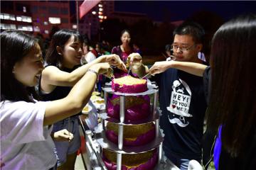 建水县人民医院举行实习生“迎中秋、庆国庆”活动