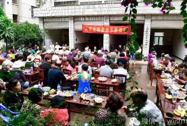 建水县人民医院离退休职工欢度敬老节