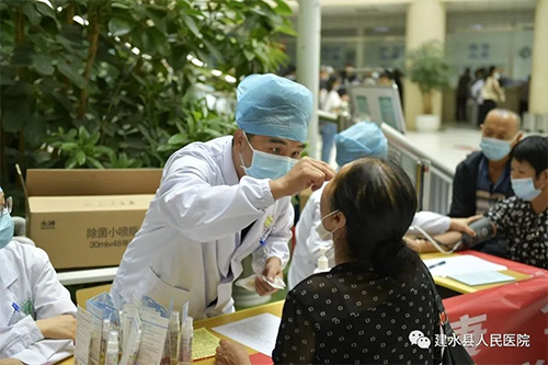 献礼党的二十大|口腔健康 全身健康—建水县人民医院开展“全国爱牙日”义诊活动