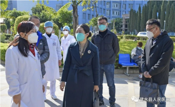  红河州卫健委专家指导组到建水县人民医院开展医疗资源及救治能力督导检查及指导工作